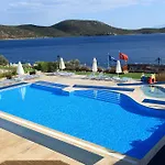 Aktur Aparthotel 3*