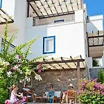 Aktur Aparthotel 3*