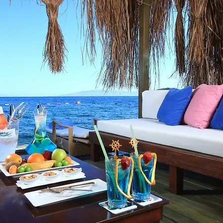 阿卡特尔公寓式酒店 3*