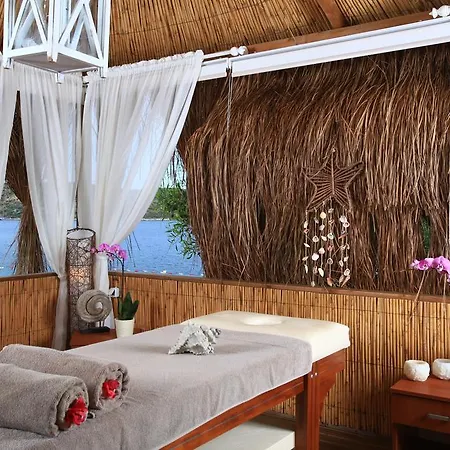 阿卡特尔公寓式酒店 3*