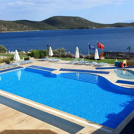 Aktur Aparthotel 3*