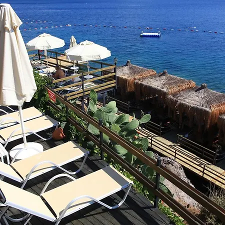 Aktur Aparthotel 3*