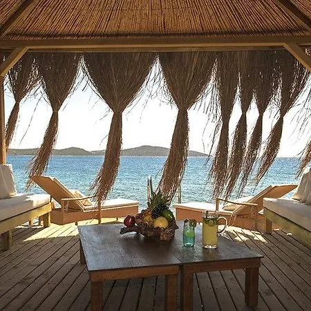 阿卡特尔公寓式酒店