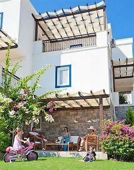Aktur Aparthotel 3*