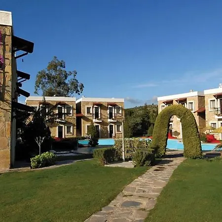 阿卡特尔公寓式酒店 3* 比特兹