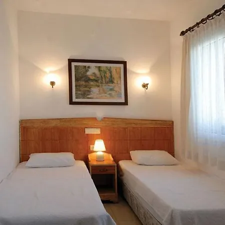 阿卡特尔公寓式酒店 3* 比特兹